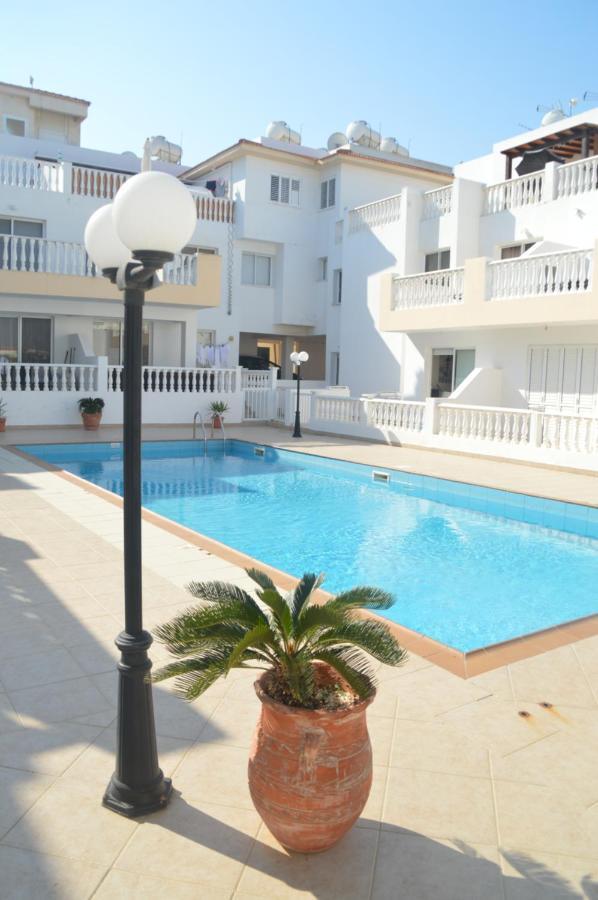 Kapparis Penthouse Lägenhet Paralimni Exteriör bild